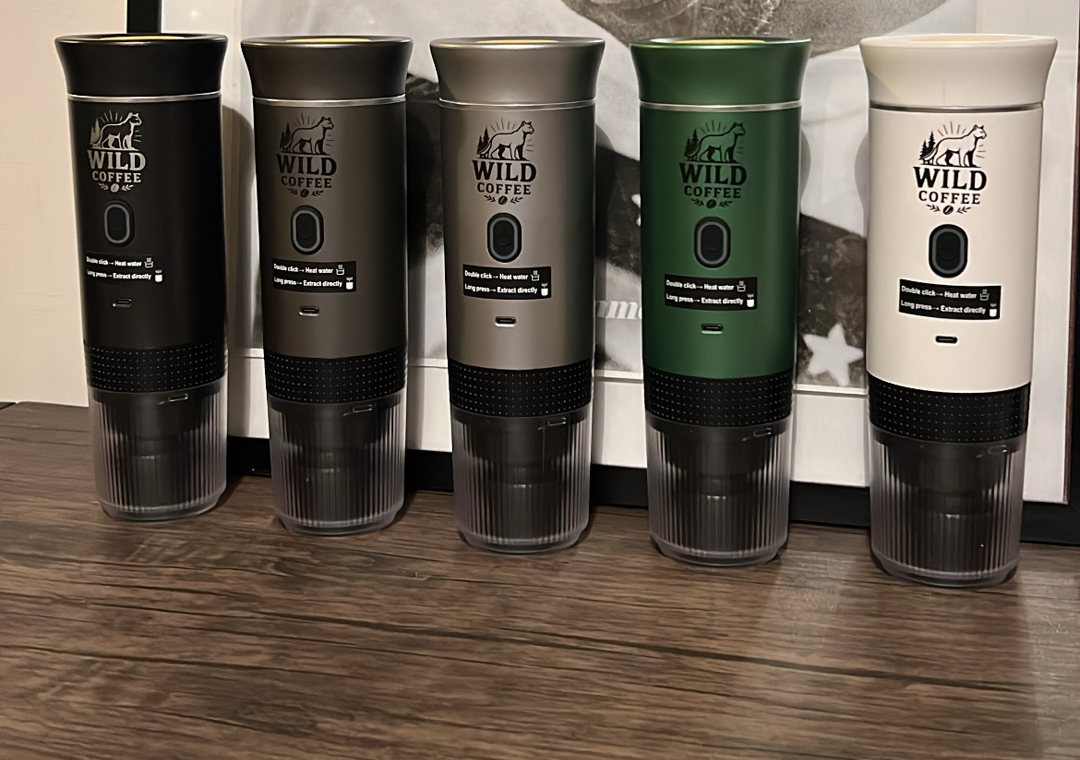 Las 5 cafeteras Wild Coffee: negro, grafito, plata, verde y blanco